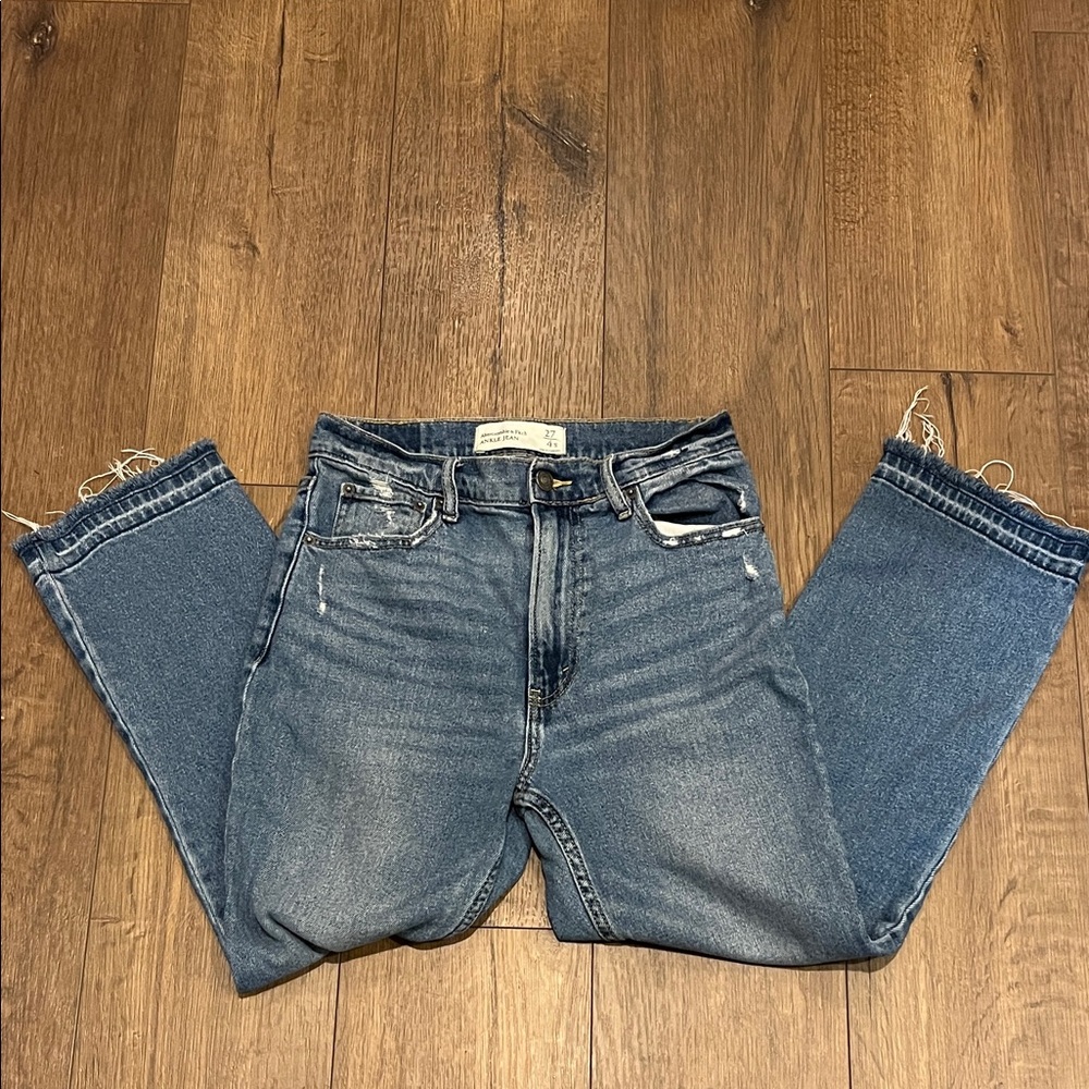 Abercrombie & Fitch ankle Jeans 27 / 4 S